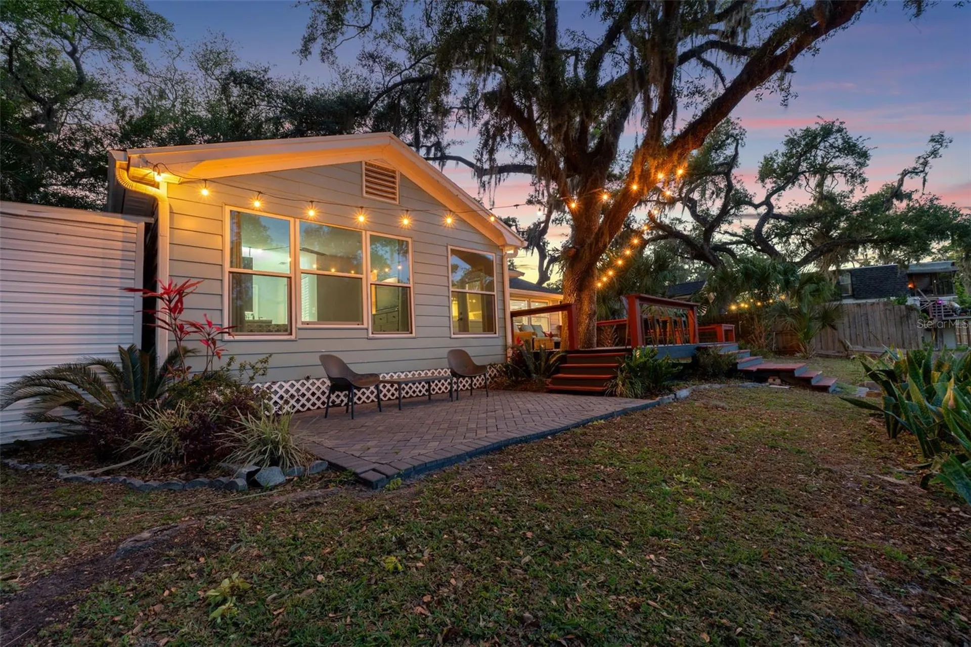 1502 E Park Circle Tampa FL 33610