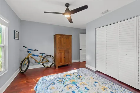 1502 E Park Circle Tampa FL 33610