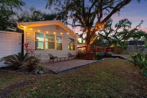 1502 E Park Circle Tampa FL 33610