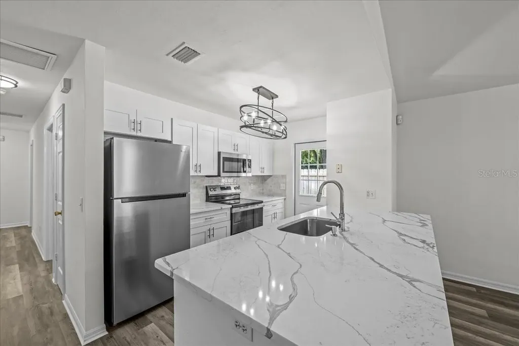 415 NW 10th Street Gainesville FL 32601