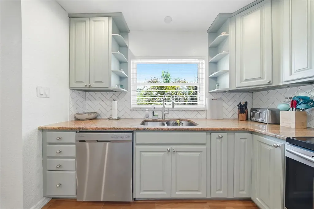 7700 16th Avenue N St Petersburg FL 33710