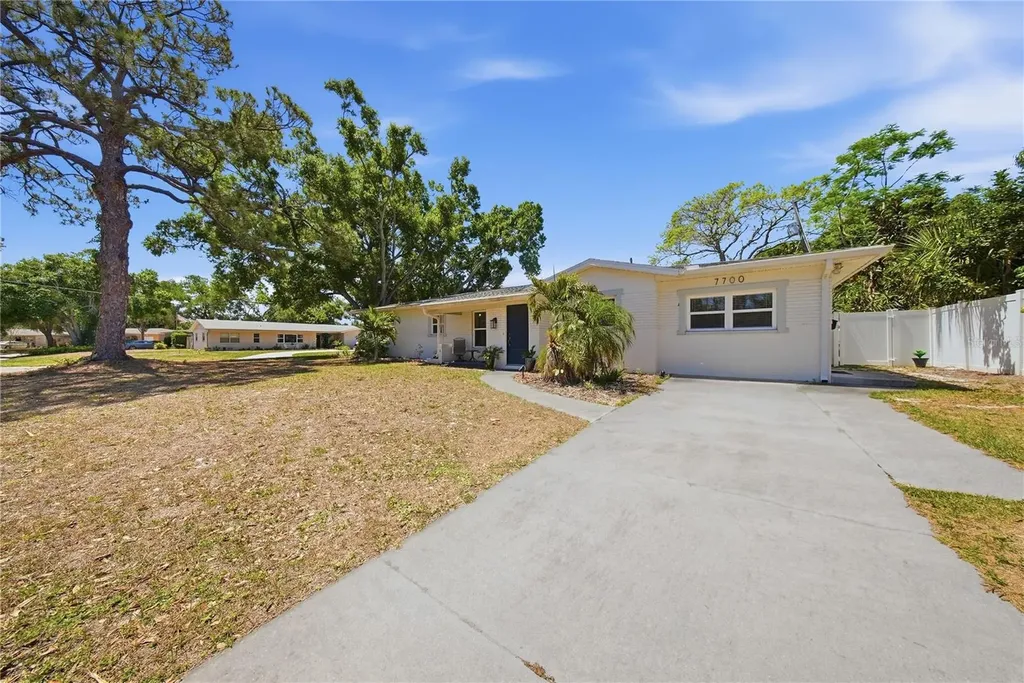 7700 16th Avenue N St Petersburg FL 33710