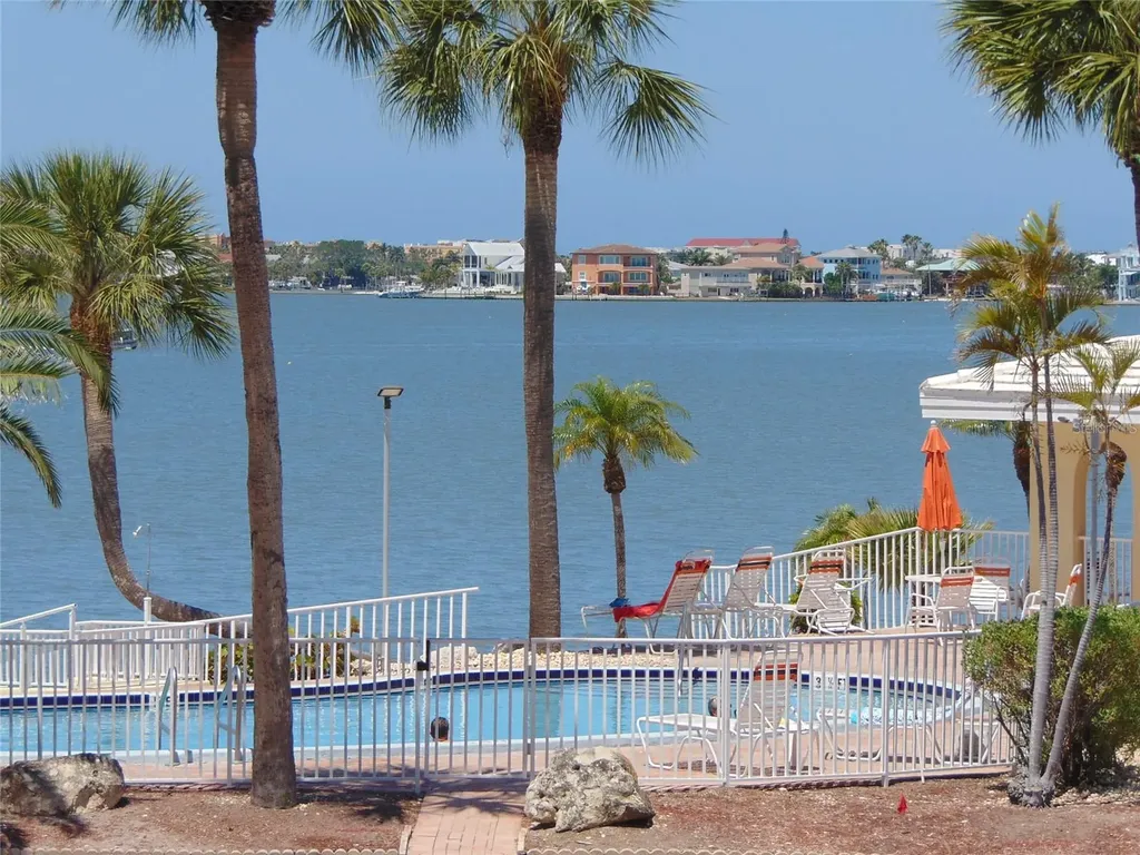 4775 Cove Cir Circle N St Petersburg FL 33708