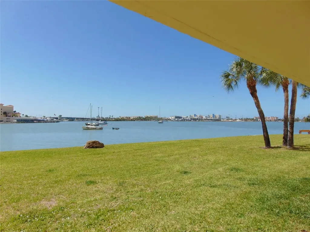 4775 Cove Cir Circle N St Petersburg FL 33708