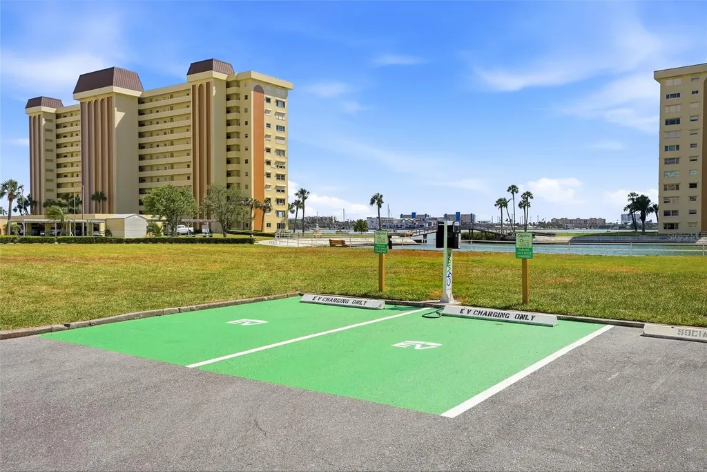 4775 Cove Cir Circle N St Petersburg FL 33708
