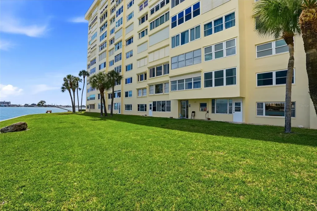 4775 Cove Cir Circle N St Petersburg FL 33708