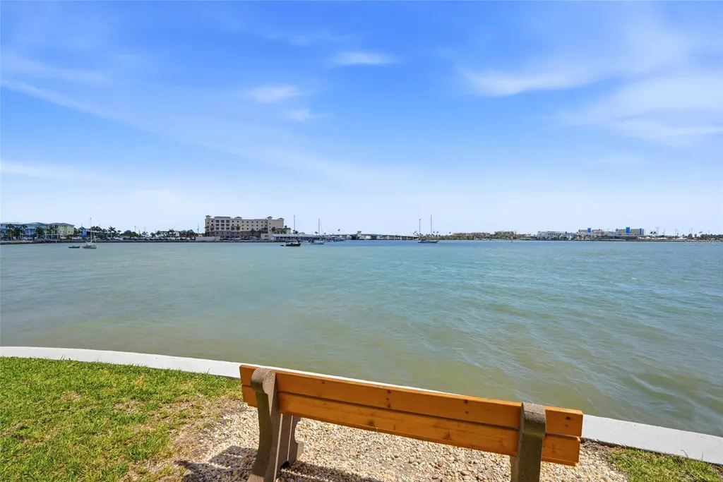 4775 Cove Cir Circle N St Petersburg FL 33708