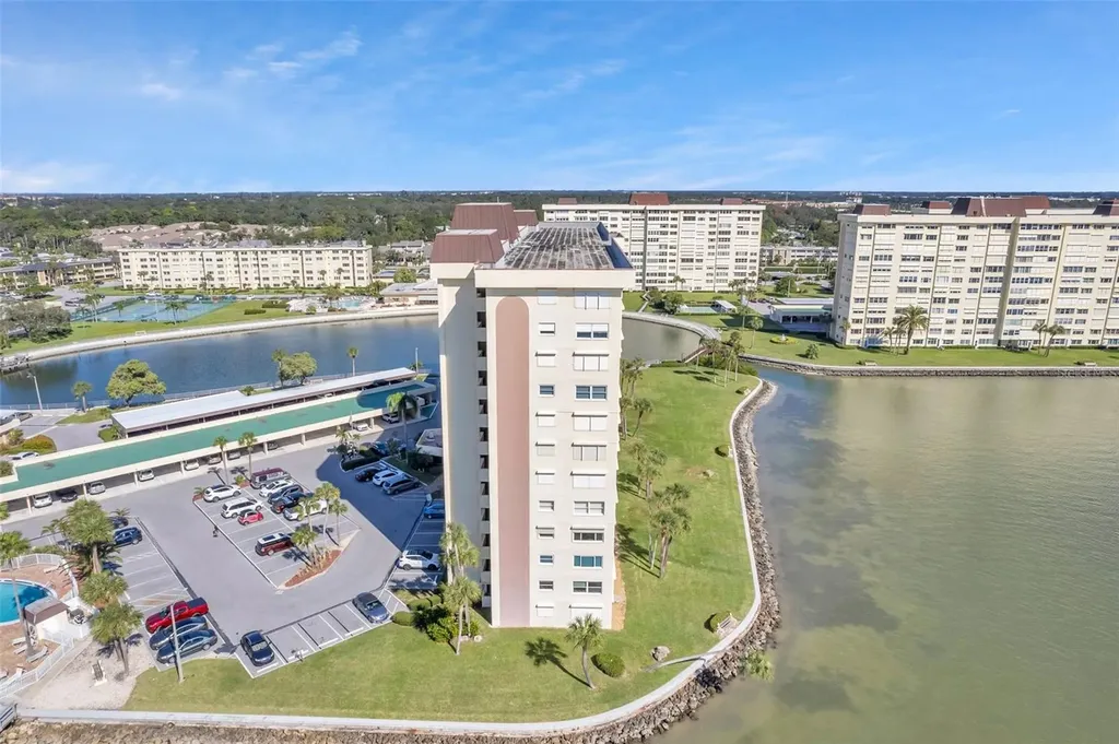 4775 Cove Cir Circle N St Petersburg FL 33708