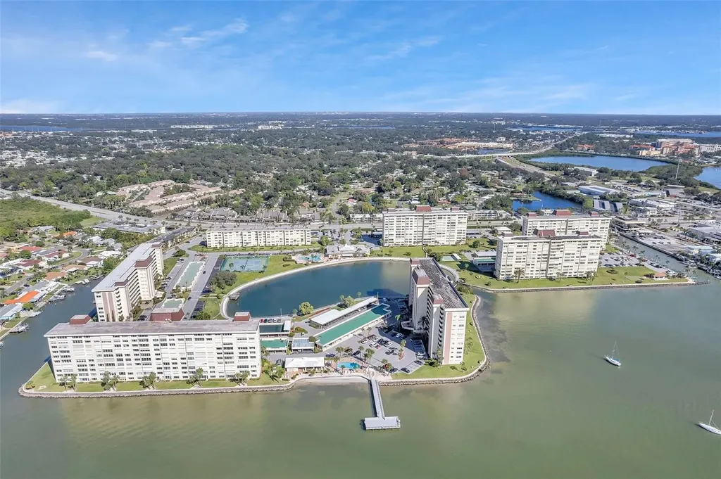 4775 Cove Cir Circle N St Petersburg FL 33708