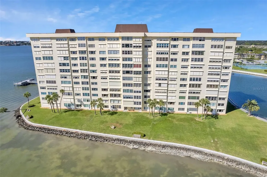 4775 Cove Cir Circle N St Petersburg FL 33708