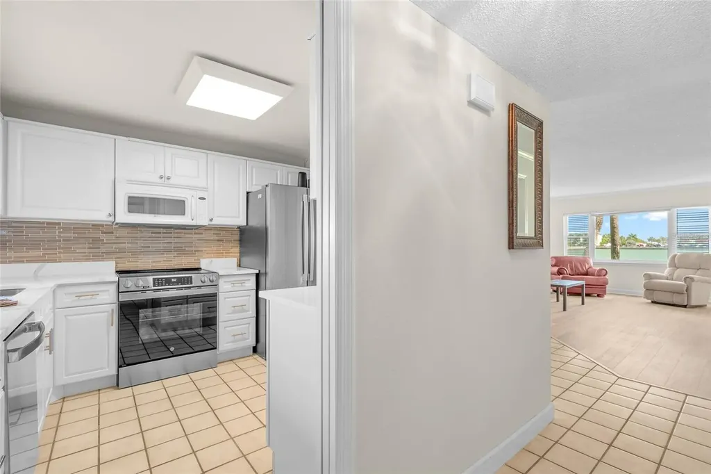4775 Cove Cir Circle N St Petersburg FL 33708