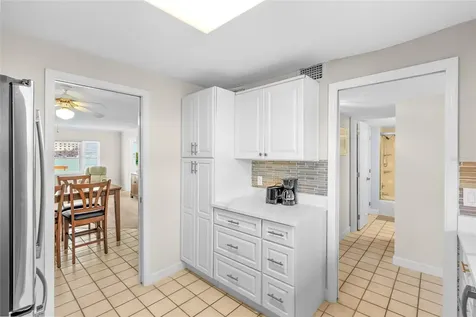 4775 Cove Cir Circle N St Petersburg FL 33708