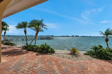 4775 Cove Cir Circle N St Petersburg FL 33708