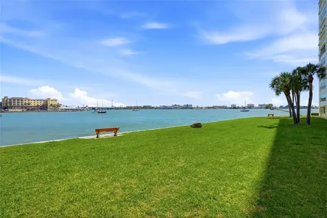 4775 Cove Cir Circle N St Petersburg FL 33708