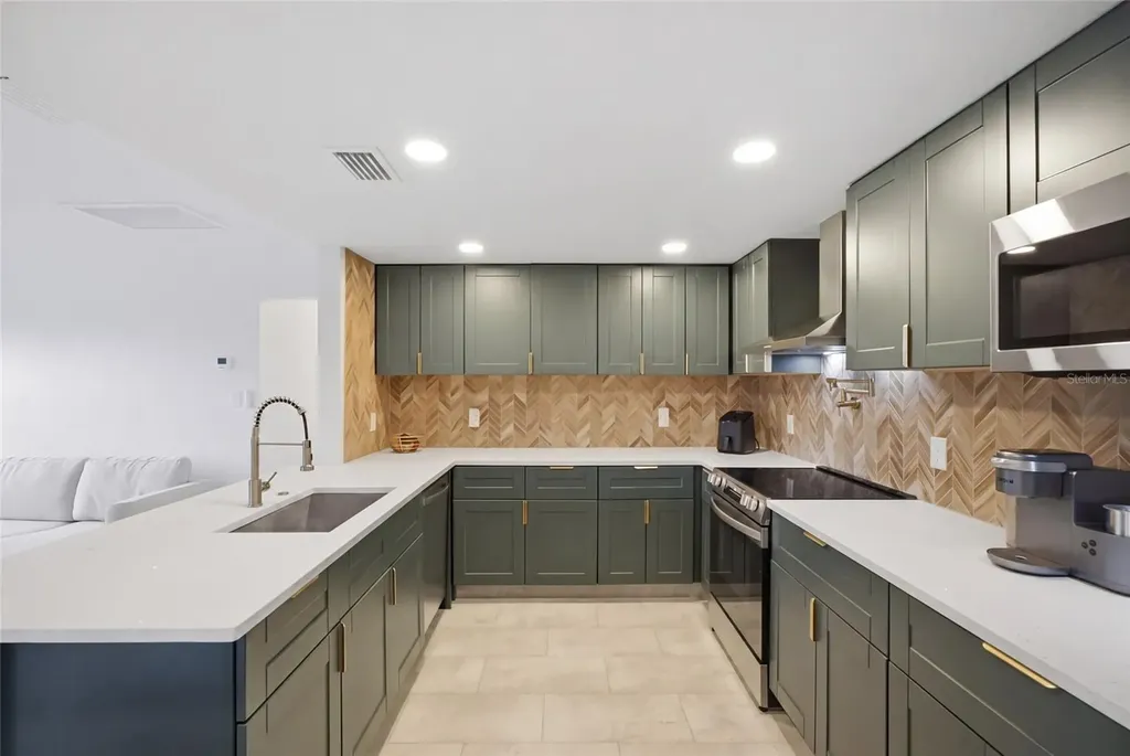 4014 W Rogers Avenue Tampa FL 33611