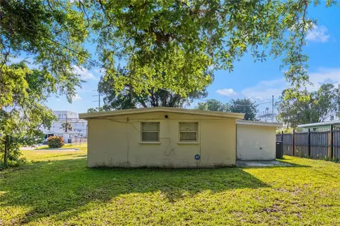 1421 14th Street E Bradenton FL 34208