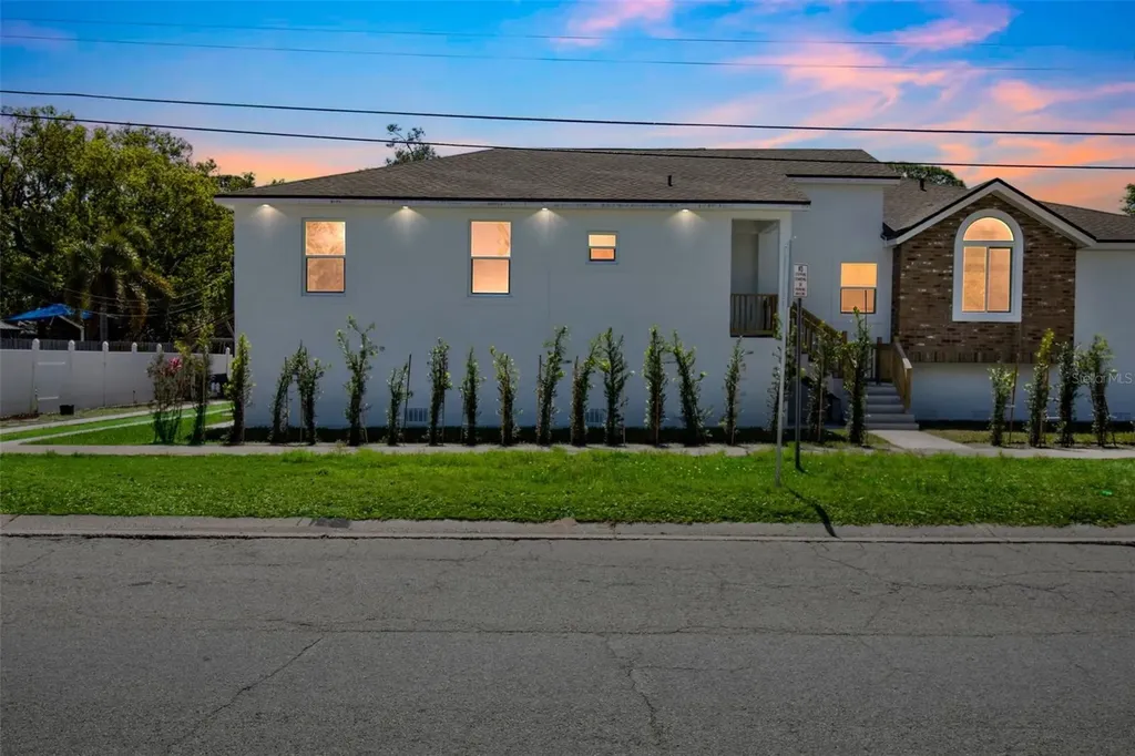 528 Wideview Avenue Tarpon Springs FL 34689