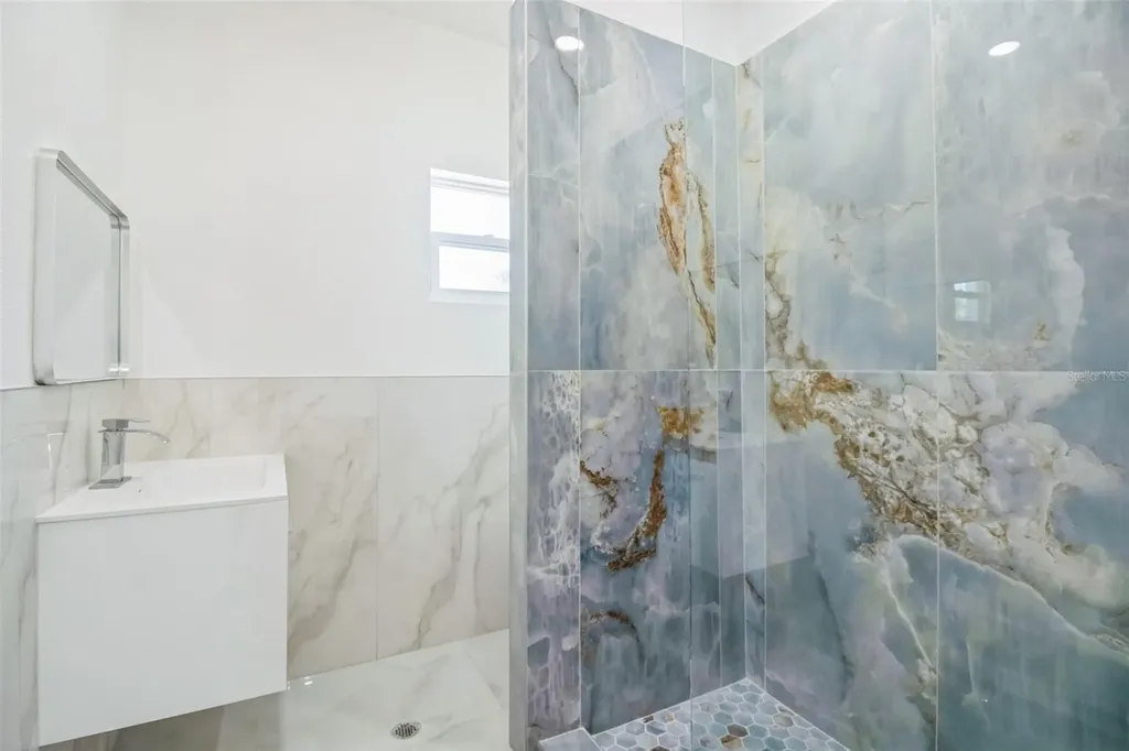 528 Wideview Avenue Tarpon Springs FL 34689