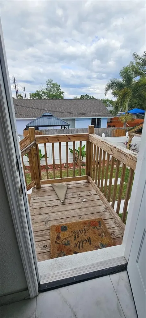 528 Wideview Avenue Tarpon Springs FL 34689