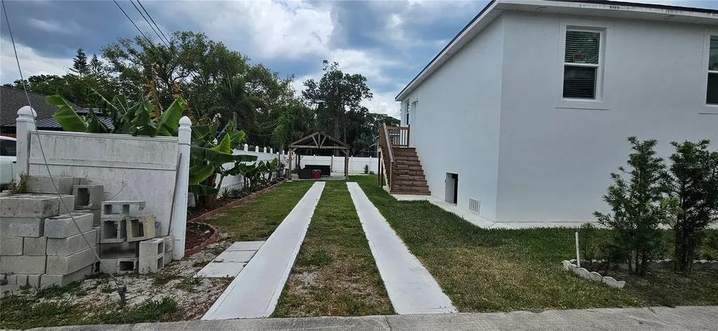 528 Wideview Avenue Tarpon Springs FL 34689