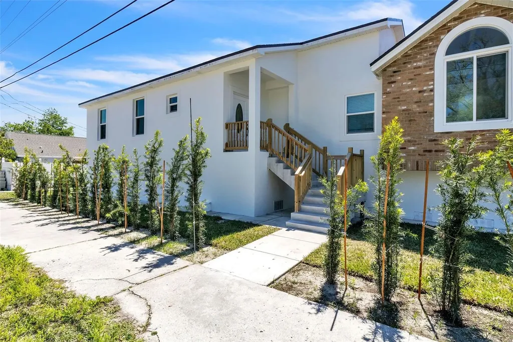 528 Wideview Avenue Tarpon Springs FL 34689
