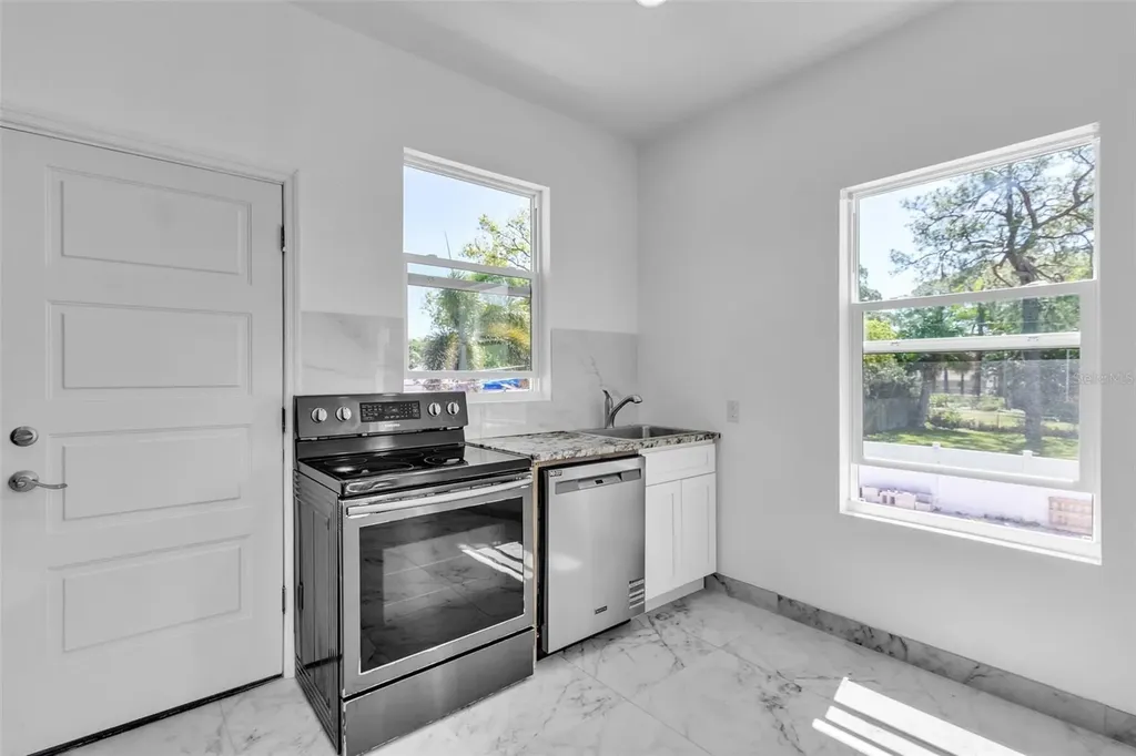 528 Wideview Avenue Tarpon Springs FL 34689