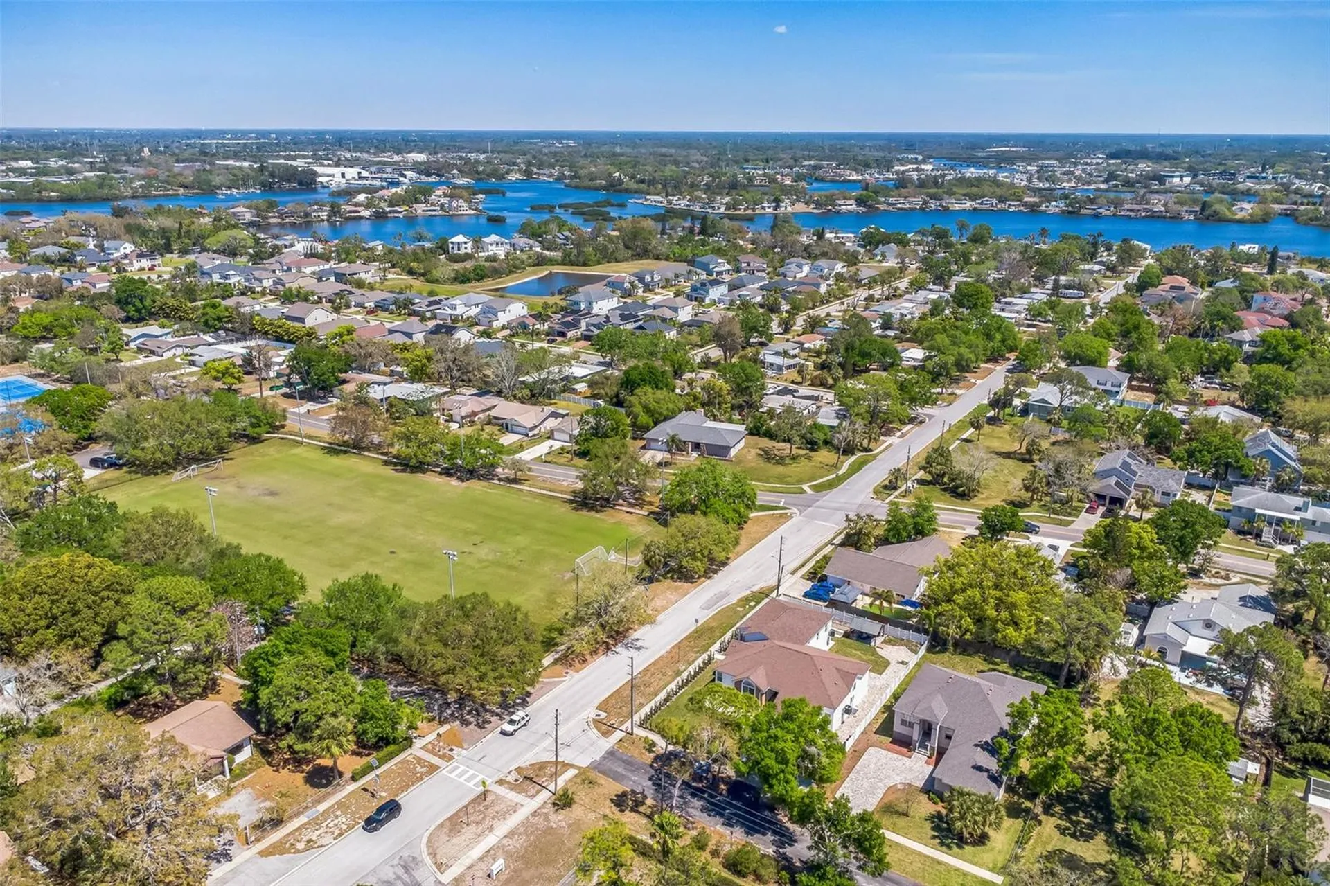 528 Wideview Avenue Tarpon Springs FL 34689