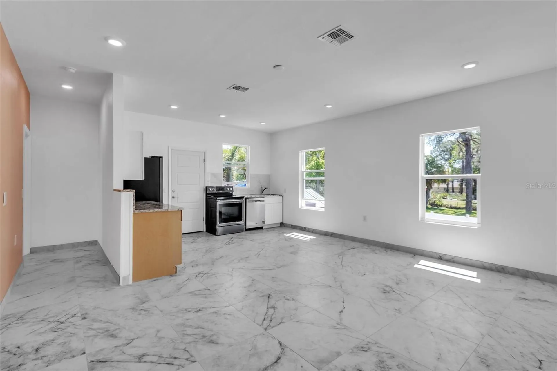 528 Wideview Avenue Tarpon Springs FL 34689