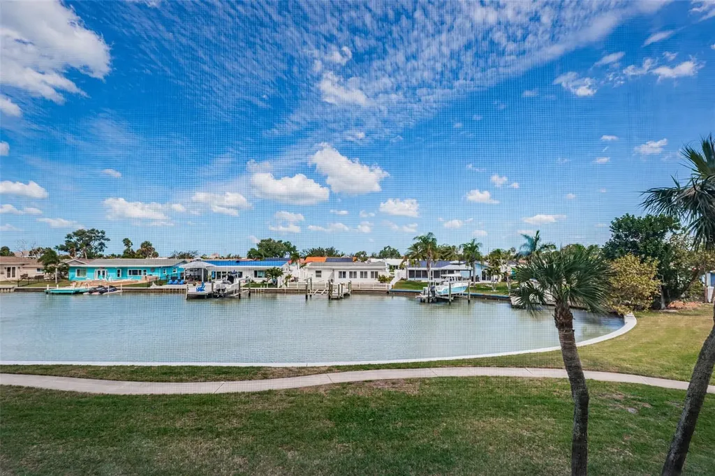 4725 Cove Circle St Petersburg FL 33708