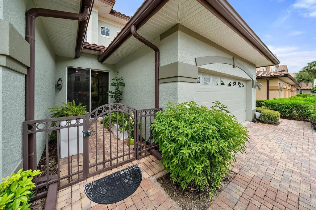 8406 Miramar Way Lakewood Ranch FL 34202