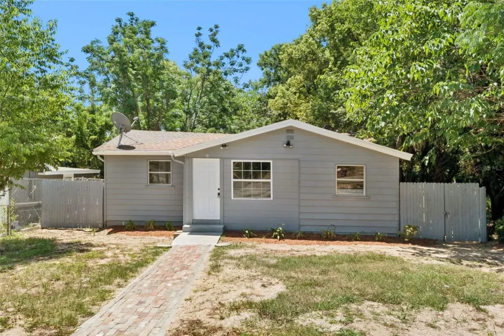 8 W Ella J Gilmore Street Apopka FL 32703
