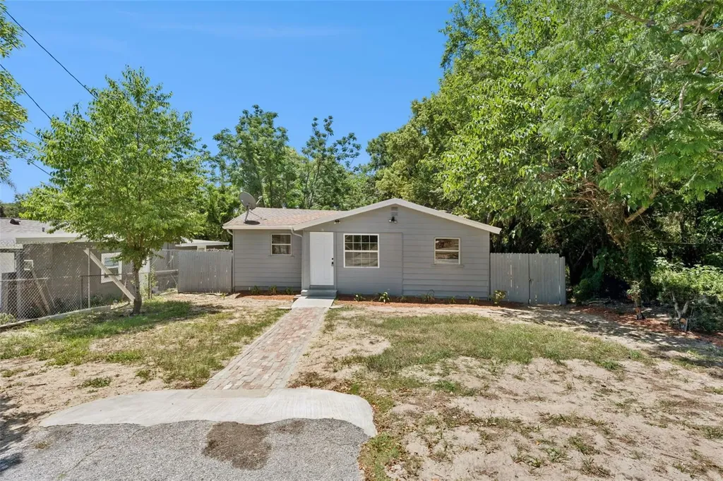 8 W Ella J Gilmore Street Apopka FL 32703