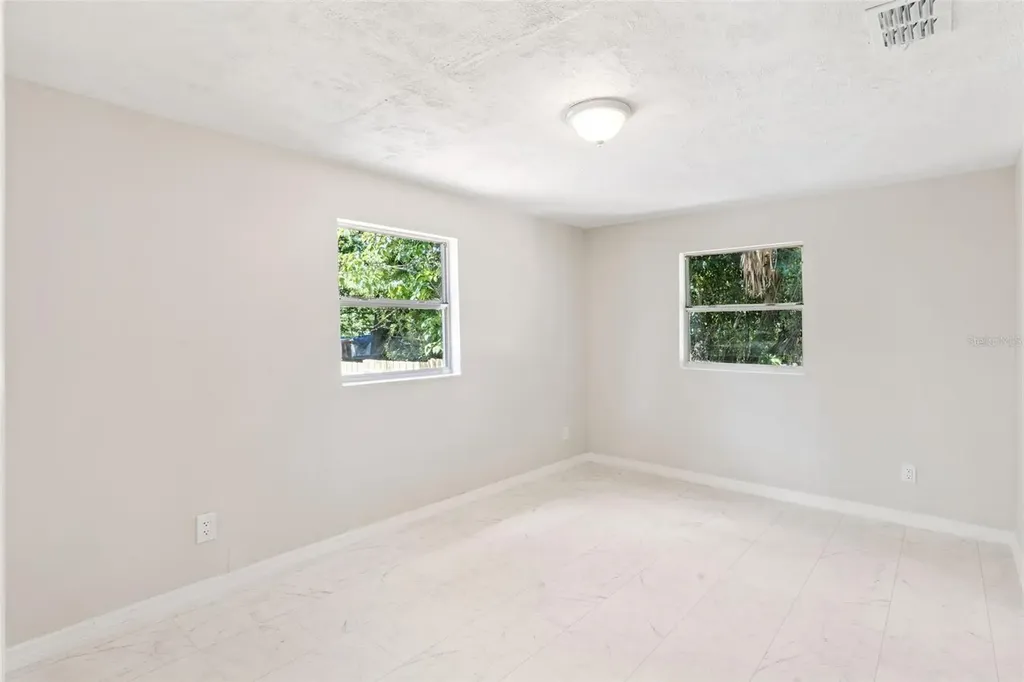 8 W Ella J Gilmore Street Apopka FL 32703