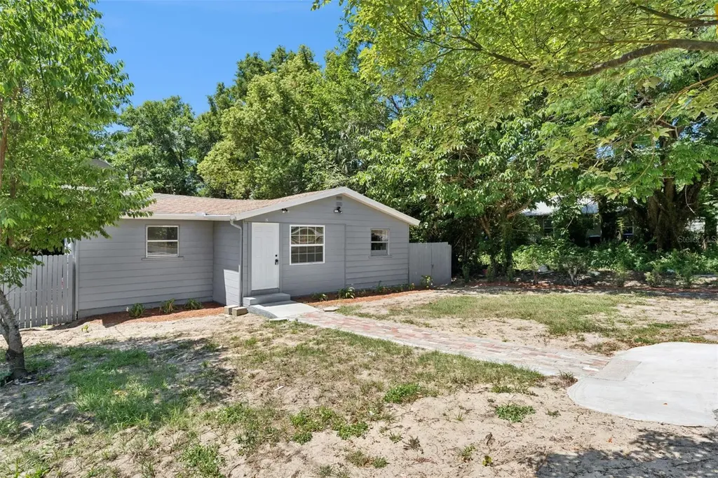 8 W Ella J Gilmore Street Apopka FL 32703