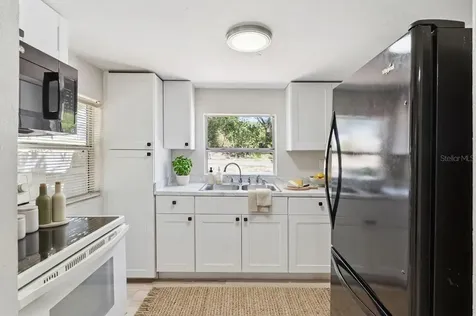 8 W Ella J Gilmore Street Apopka FL 32703