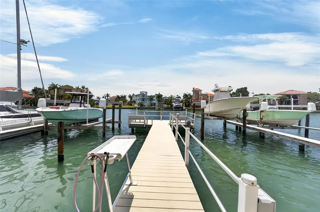 394 Madeira Circle St Petersburg FL 33715