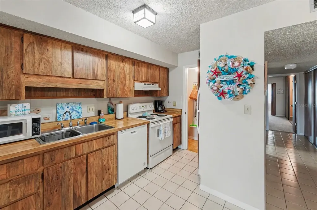 6400 46th Avenue N Kenneth City FL 33709