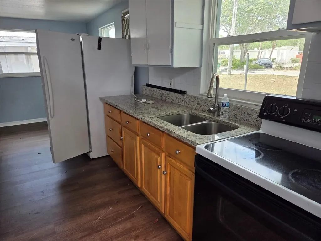 5206 7th Street Zephyrhills FL 33542