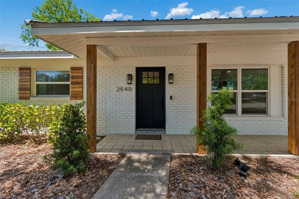 2540 Lake Ellen Circle Tampa FL 33618
