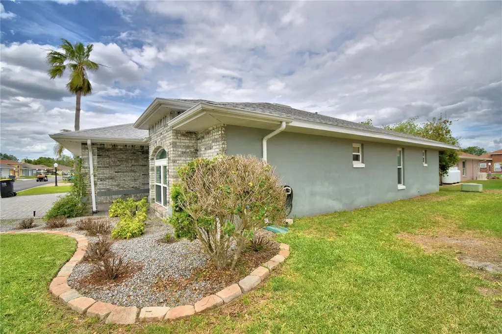 679 Sweetwater Way E Haines City FL 33844