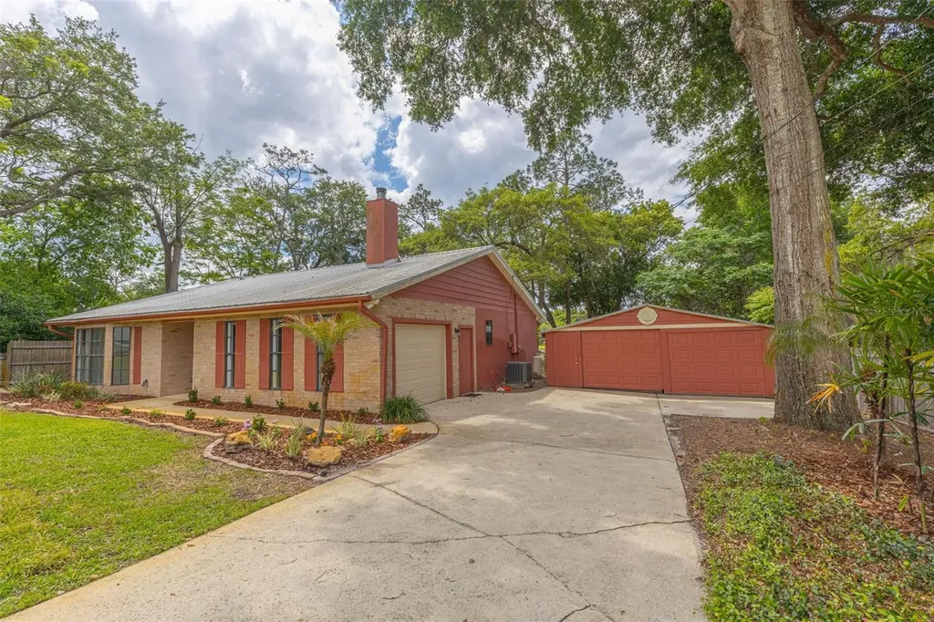 205 Angeles Road Debary FL 32713