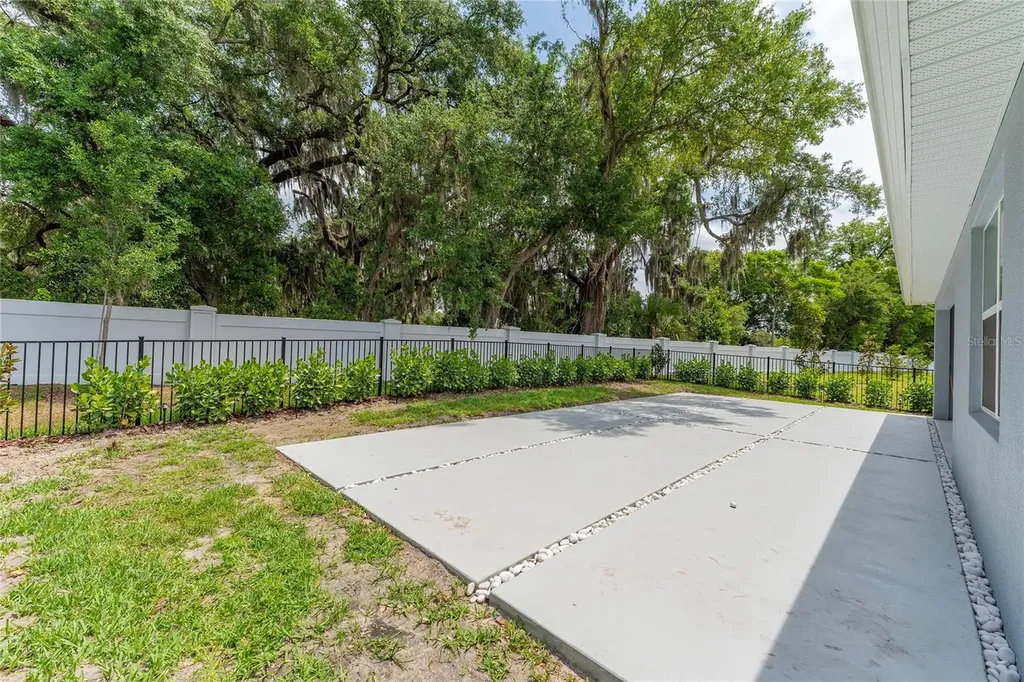 81 Overleaf Lane Orlando FL 32839