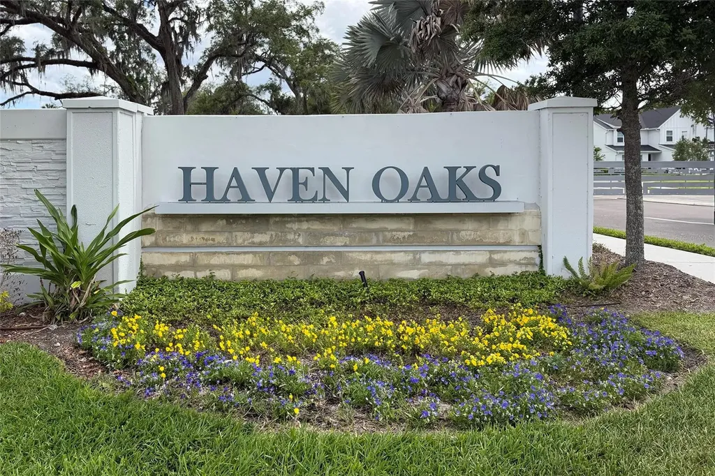 81 Overleaf Lane Orlando FL 32839