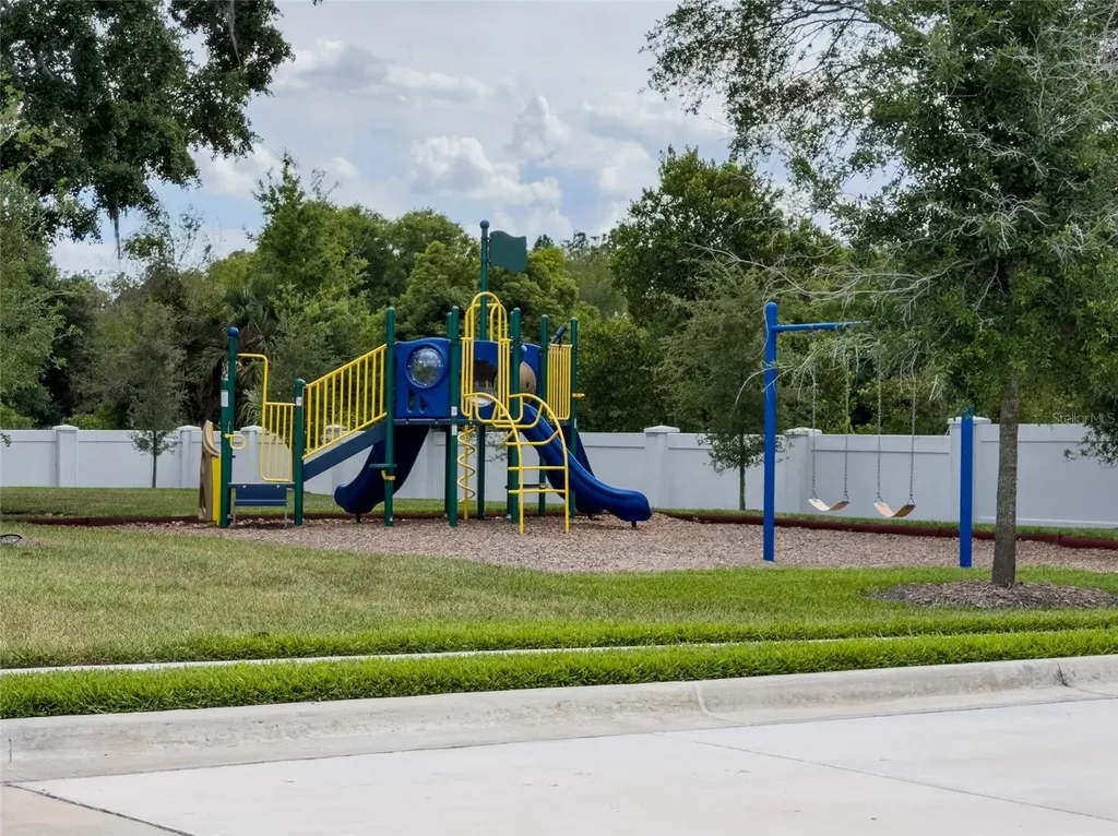 81 Overleaf Lane Orlando FL 32839