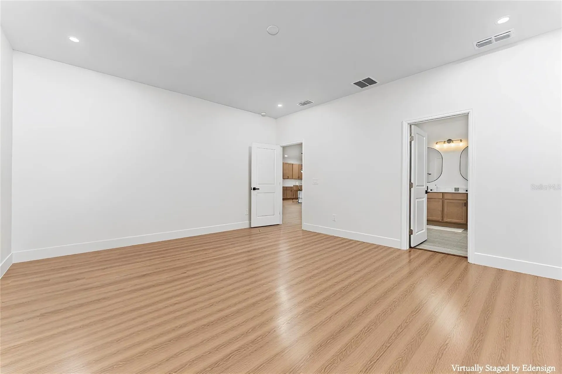 81 Overleaf Lane Orlando FL 32839