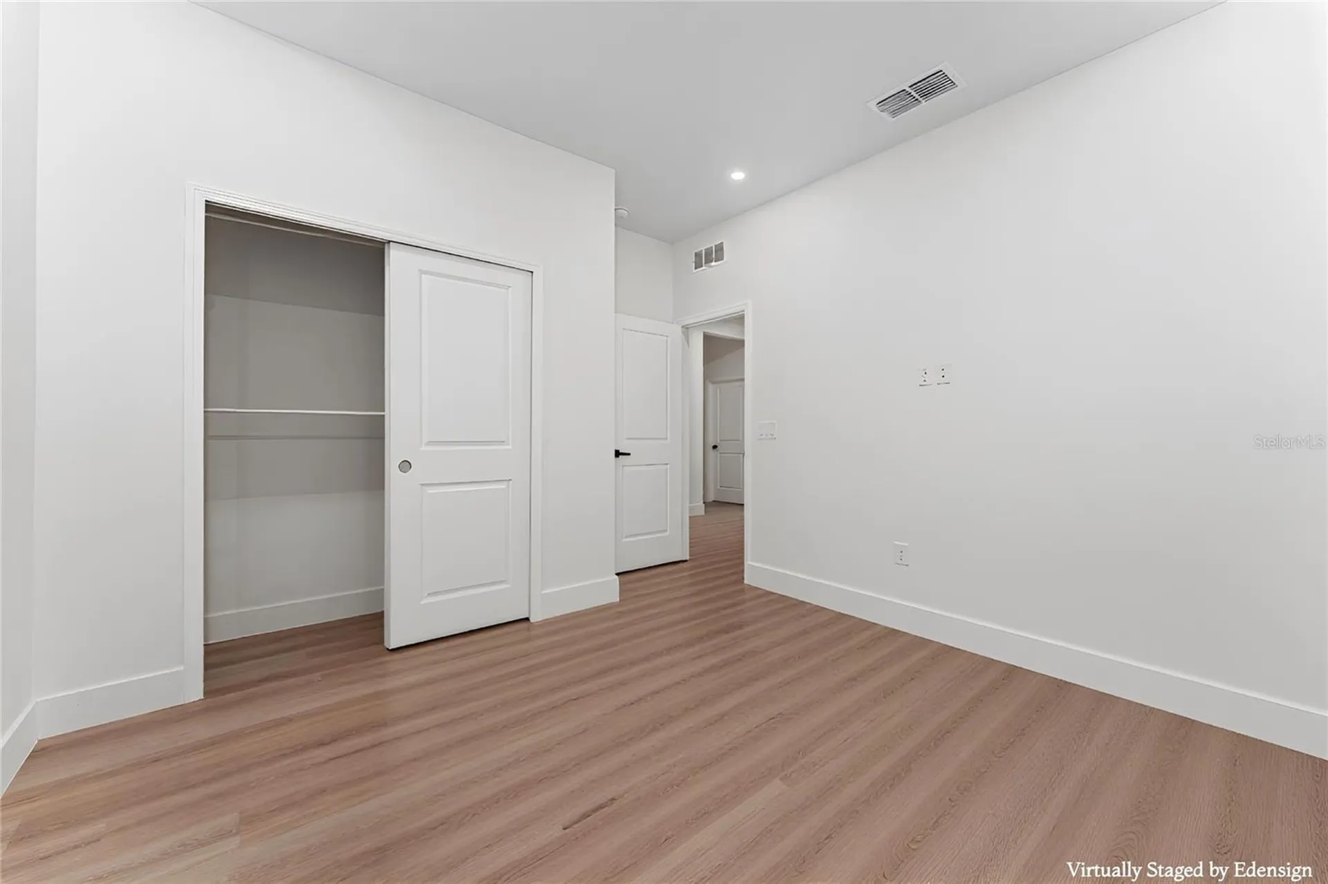 81 Overleaf Lane Orlando FL 32839