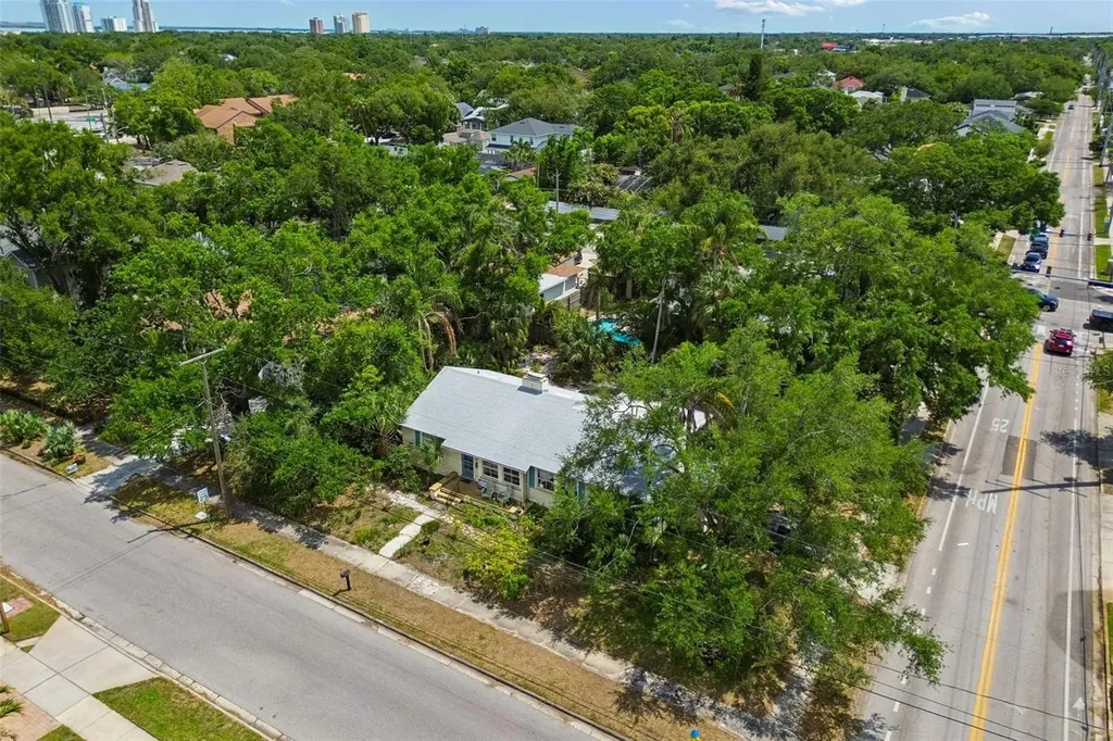 3812 W Empedrado Street Tampa FL 33629