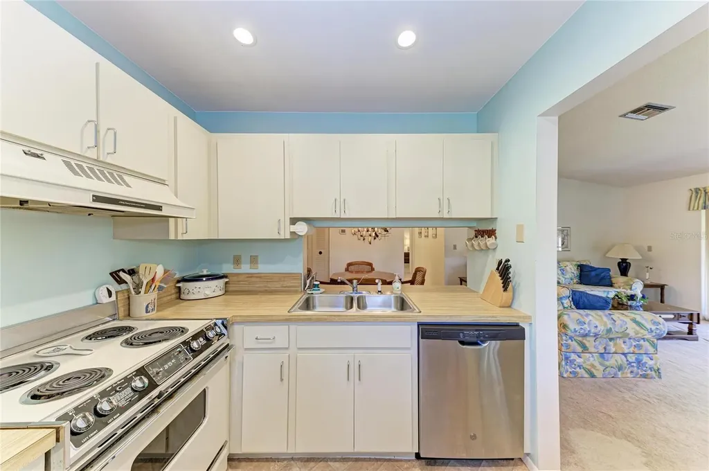 5685 Gardens Drive Sarasota FL 34243