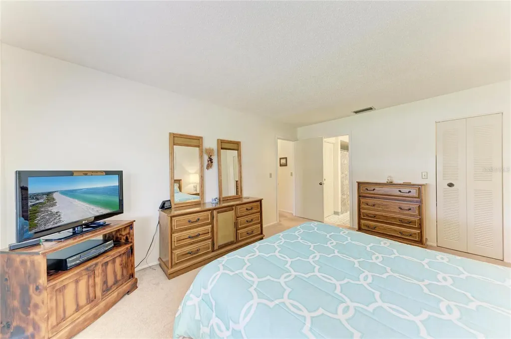 5685 Gardens Drive Sarasota FL 34243