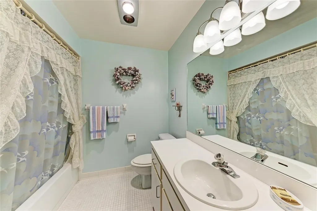 5685 Gardens Drive Sarasota FL 34243